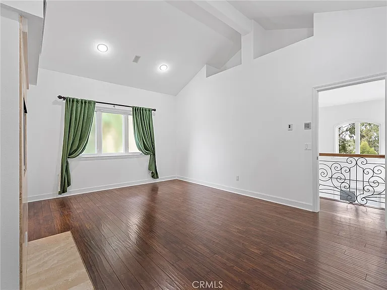 3210 N Ardmore Ave — Photo 30