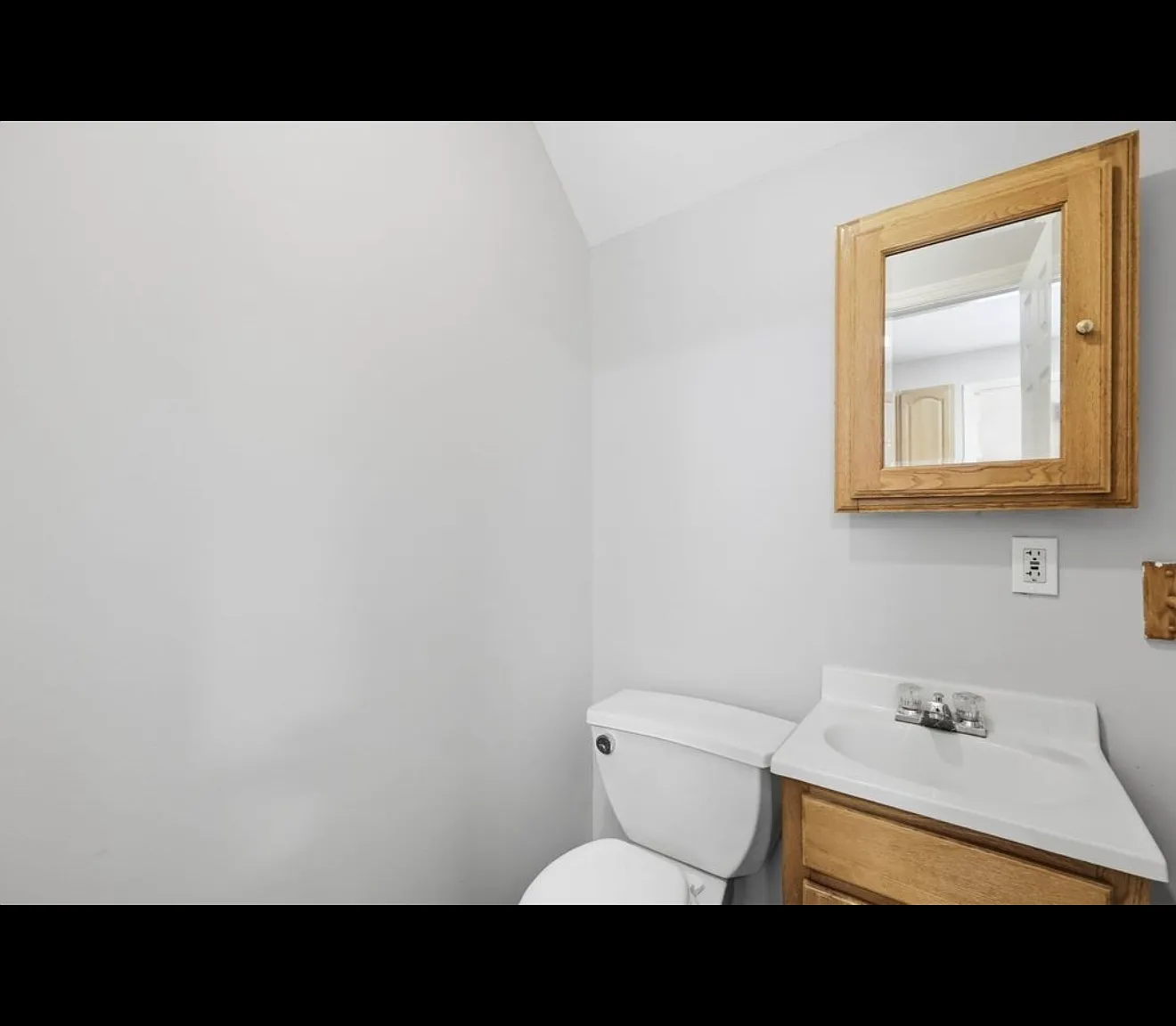 3 bed, 1.5 bath, 1100 sqft, $2,000 — Photo 2
