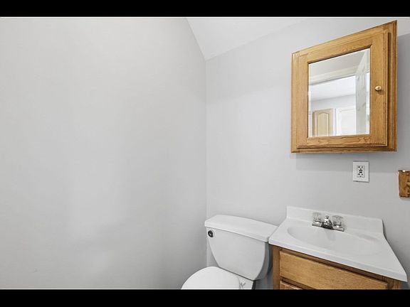 2nd image of 104-106 Quincy St #104
