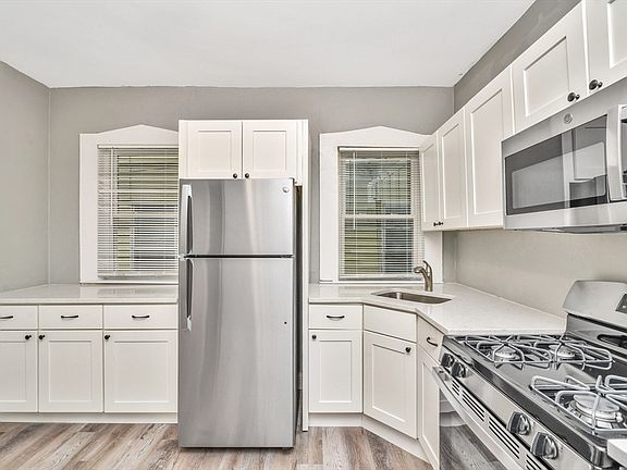 3rd image of 352 Norfolk St APT 1