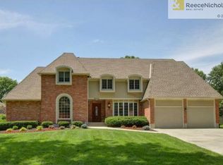 8948 Cedar Ln, Prairie Village, KS 66207