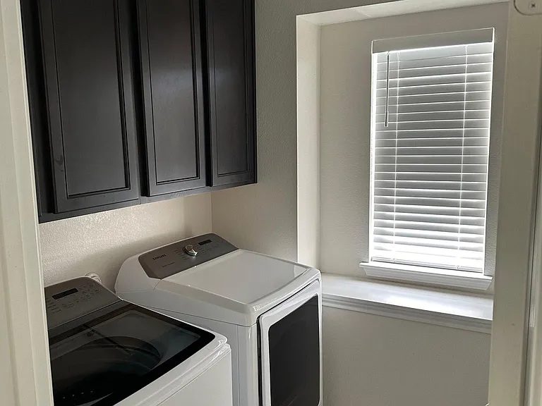 124 Rocroi Dr — Photo 10