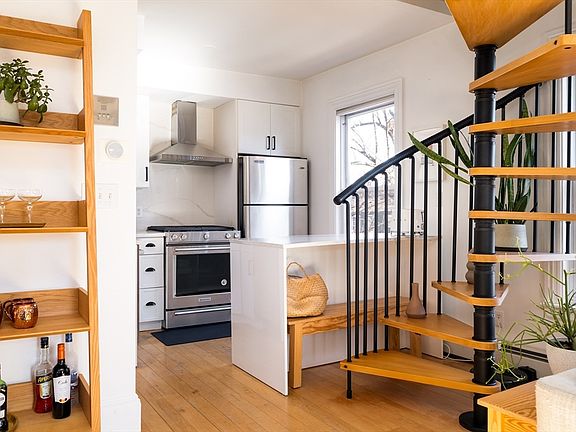 2nd image of 4 Webster St APT 3