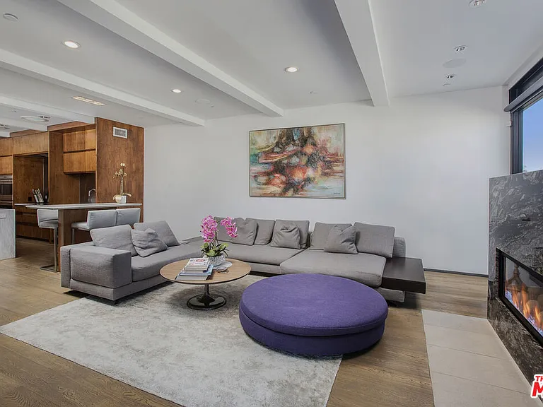 2105 E Balboa Blvd — Photo 10