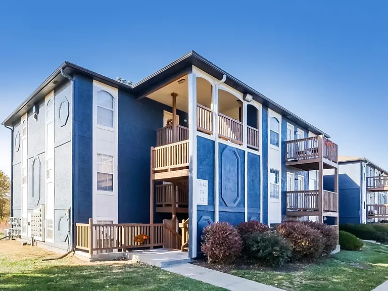 Summit Point Apartments — Photo 1
