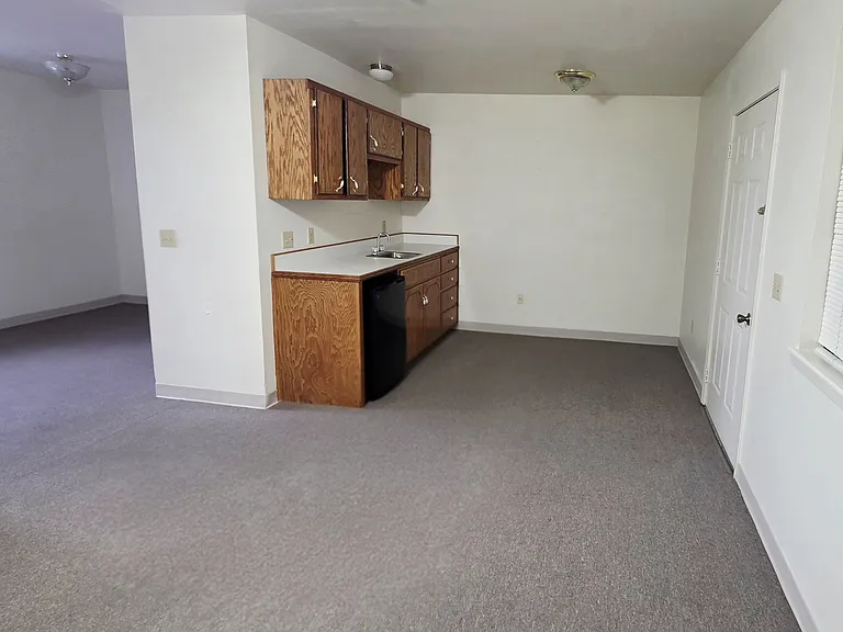Colonial Lodge Apartments — Photo 38