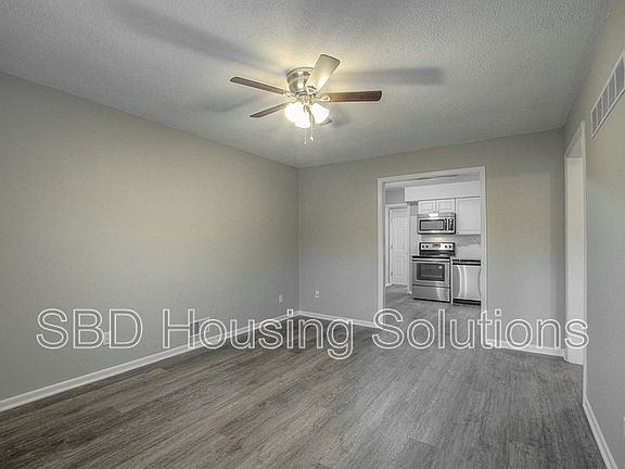 4th image of 11813 Henry St APT B