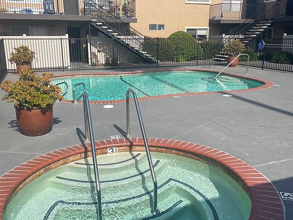5th image of 620 E Lexington Ave E #3