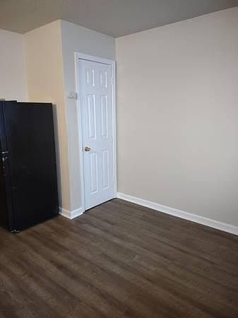 2nd image of 1013 Main St APT 4