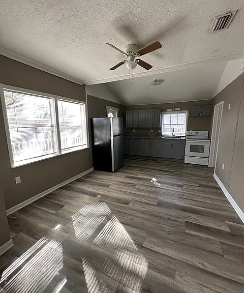 1587 Scranton Ave #B — Photo 10