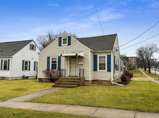 1229 S Blackhawk Ave, Freeport, IL 61032