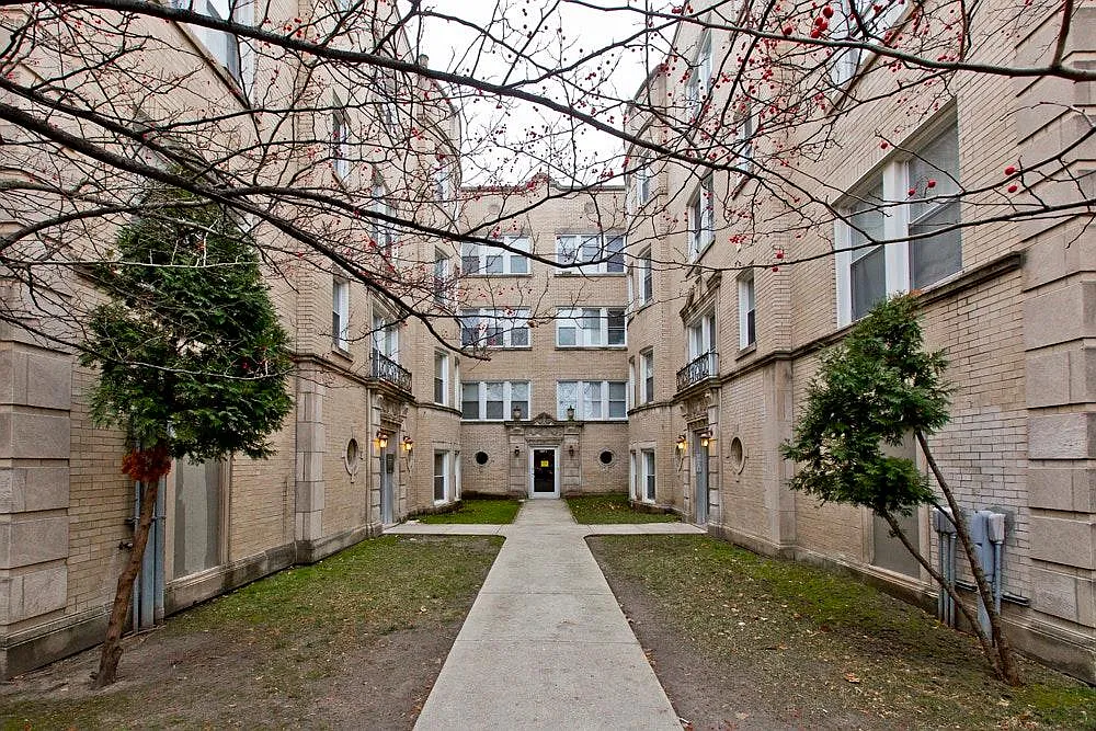 2 bed, 1000 sqft, $1,745 — Photo 1