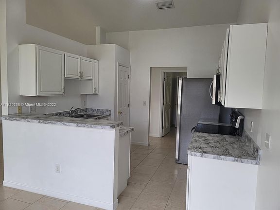 5th image of 3234 SW Savona Blvd #1