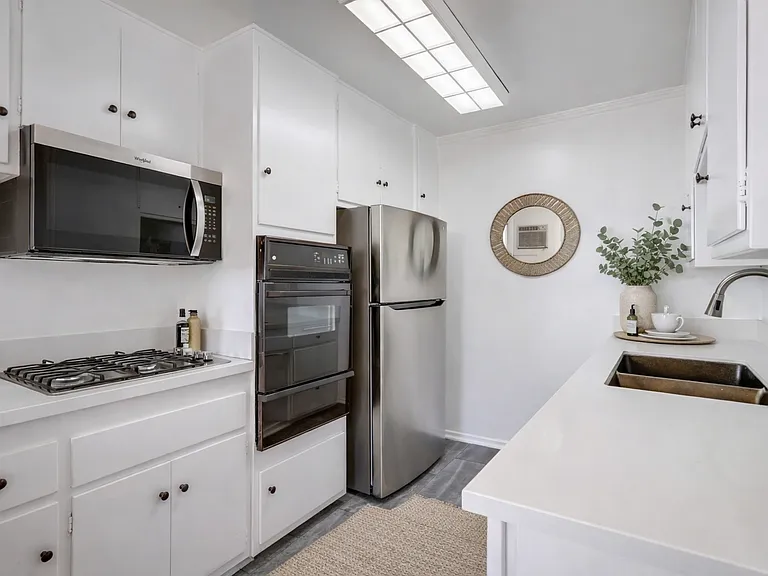 241 S Avenue 57 #110 — Photo 8