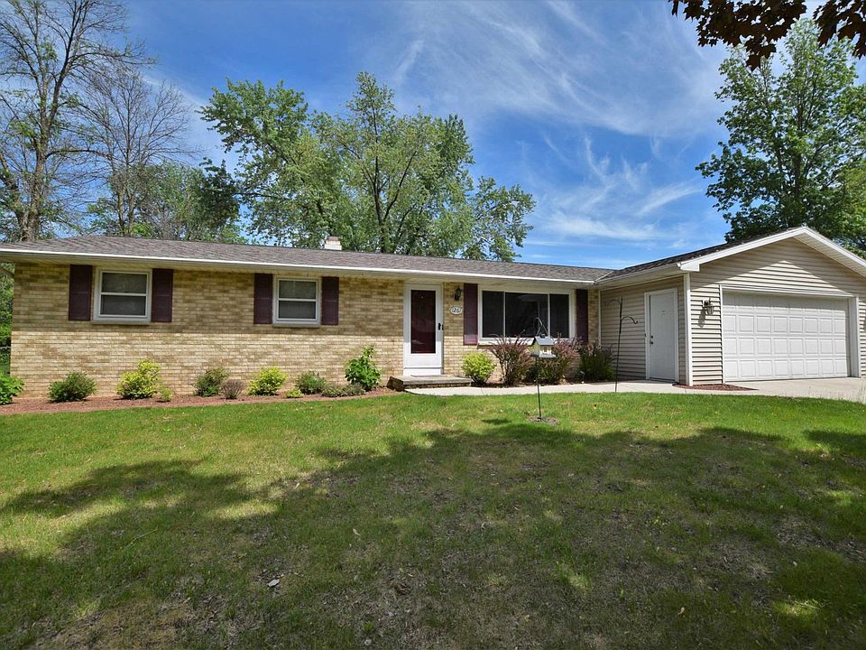 Great Curb Appeal!