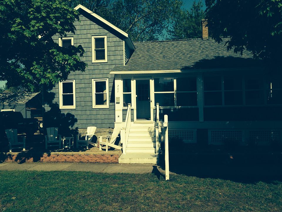 1st image of 207 N 5th St