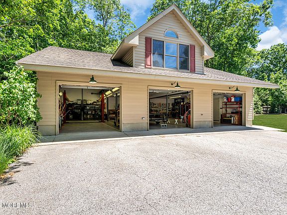 5th image of 3 Stoneham Drive