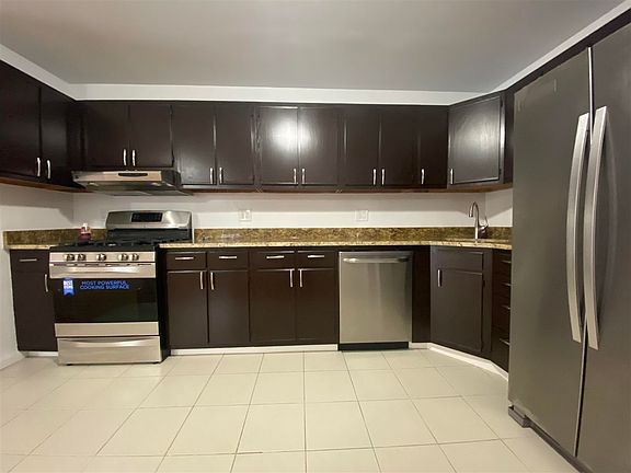 3rd image of 134 Essex St APT 1