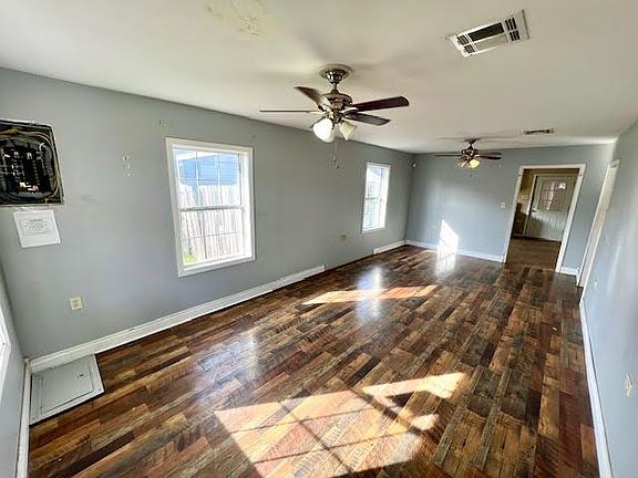 2nd image of 811 Elm St