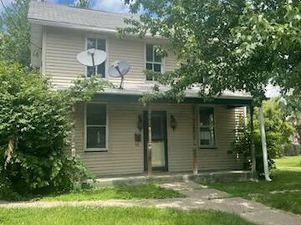 1215 Smalley St, Muscatine, IA 52761