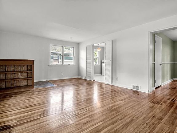 5th image of 77 Lorfield Dr