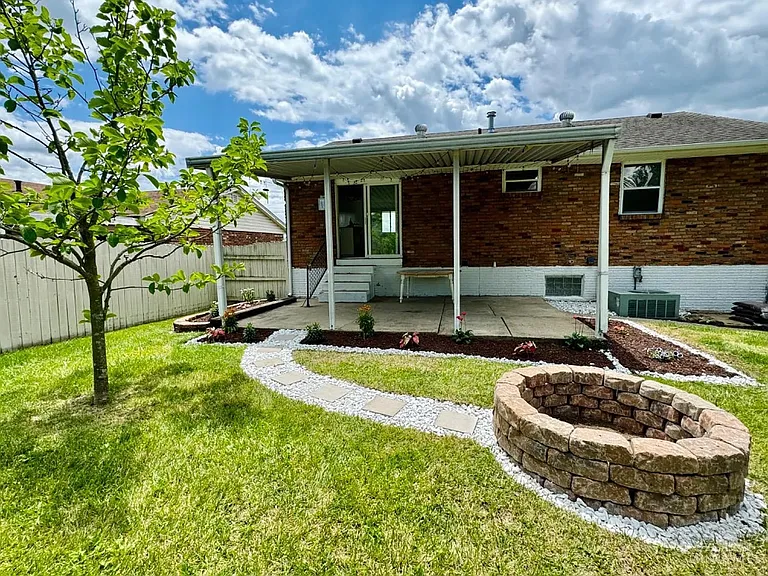 10161 Pottinger Rd — Photo 17
