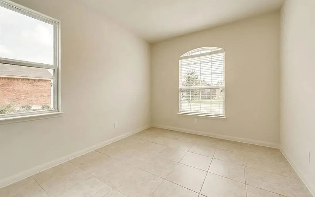 3 bed, 1608 sqft, $1,895 — Photo 2