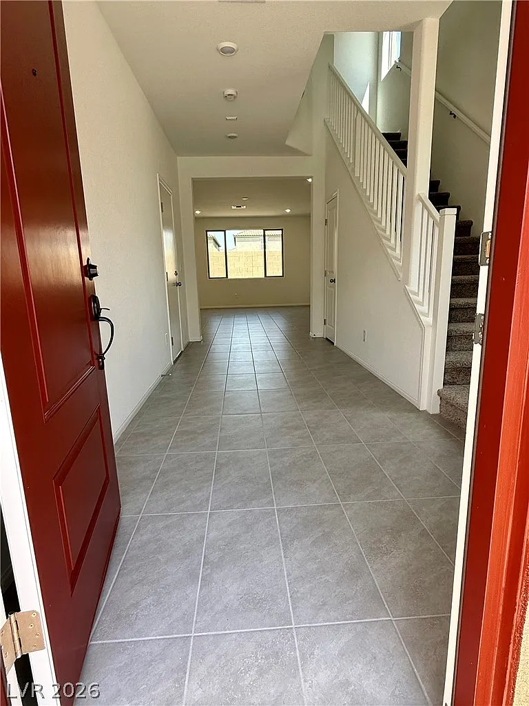 3 bed, 2.5 bath, 2000 sqft, $2,400 — Photo 3