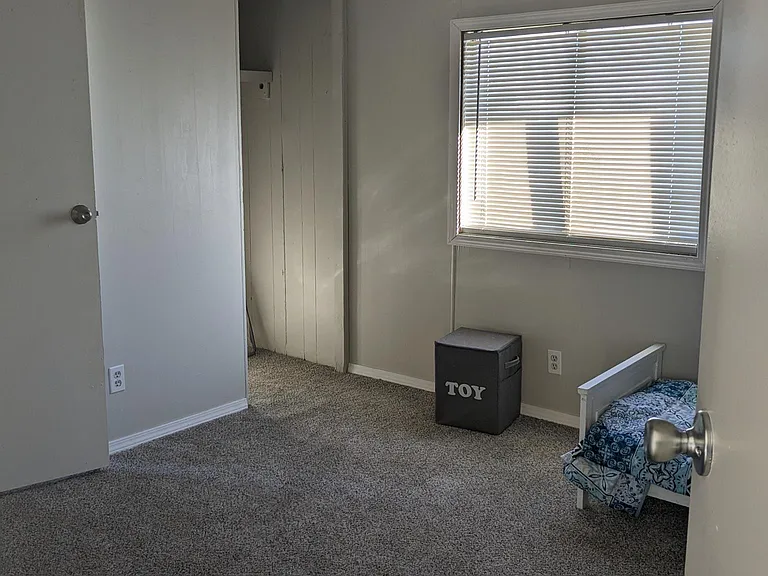 900 N Fretz Ave #10 — Photo 9