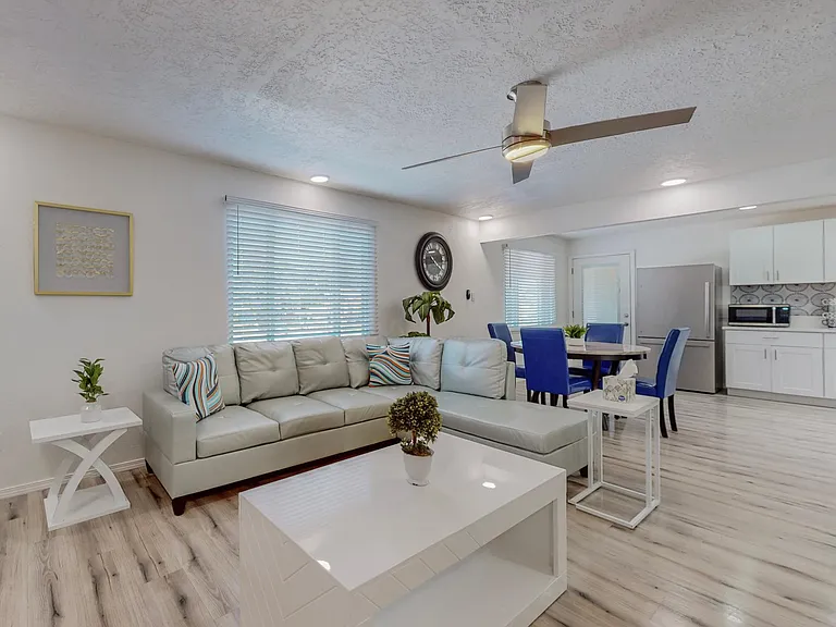 1621 Lafayette Dr NE — Photo 24