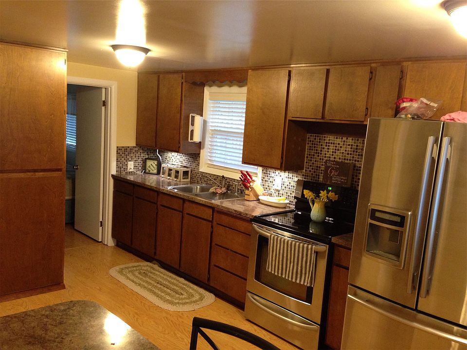 2nd image of 260 SE Bellflower St