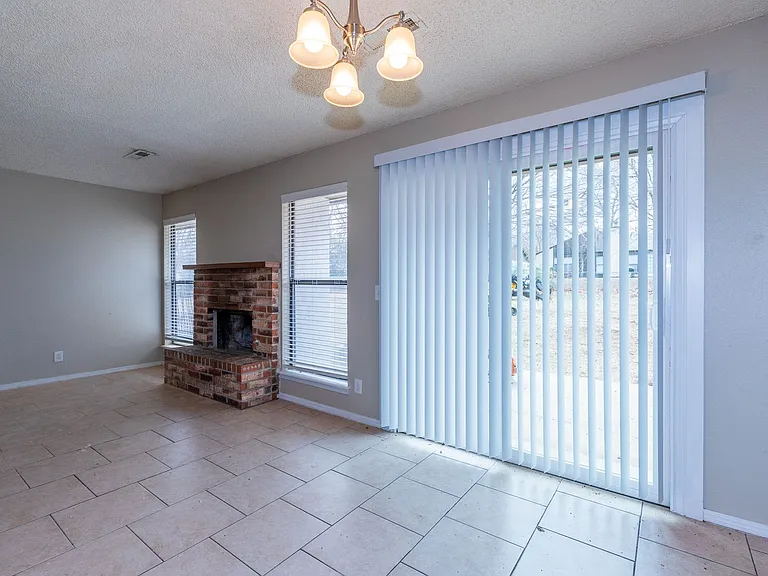 4902 S Gum Ave — Photo 57