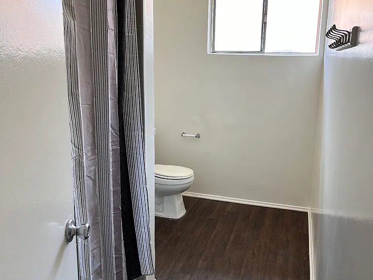 812 S Falcon St #B — Photo 6