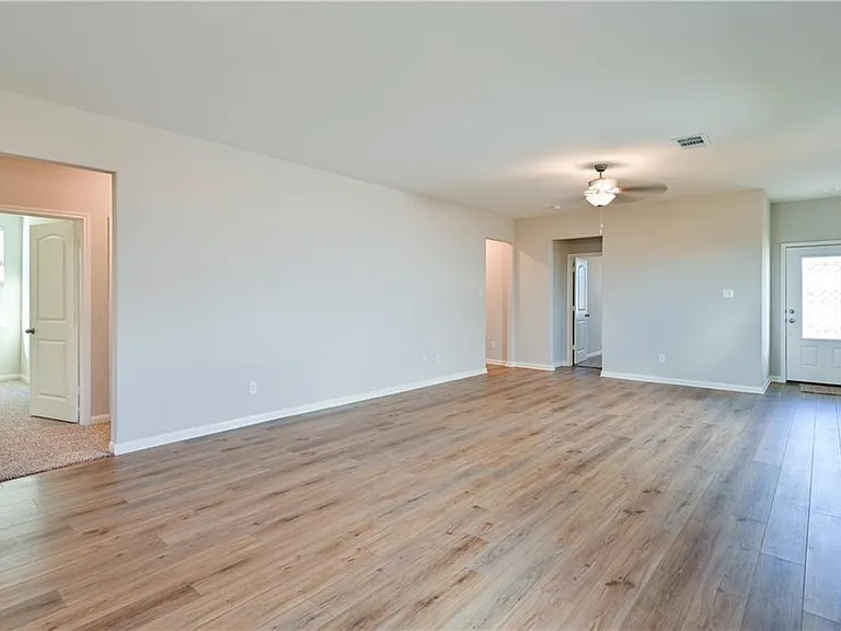 404 Freedom Park Ave — Photo 13
