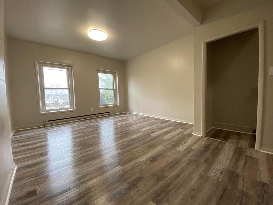 1st image of 827 Jackson St #3