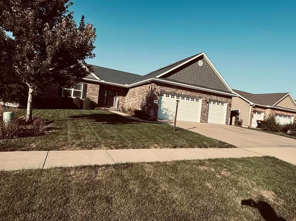 1633 Mackenzie St, Washington, IL 61571