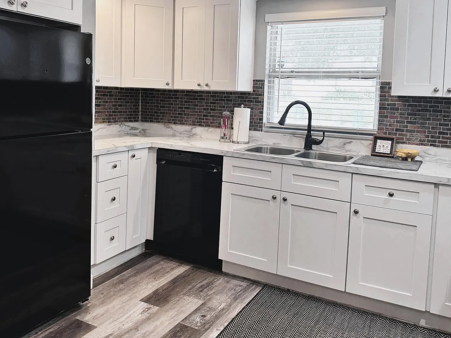 4 bed, 2.0 bath, 1860 sqft, $2,700 — Photo 4