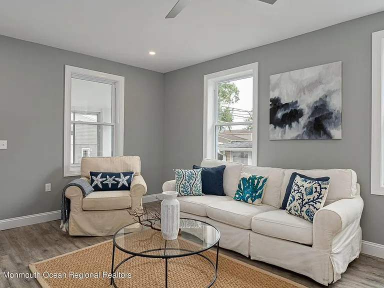 530 E Point Pleasant Ave — Photo 3