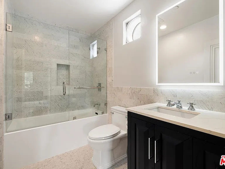 2161 Georgina Ave — Photo 17
