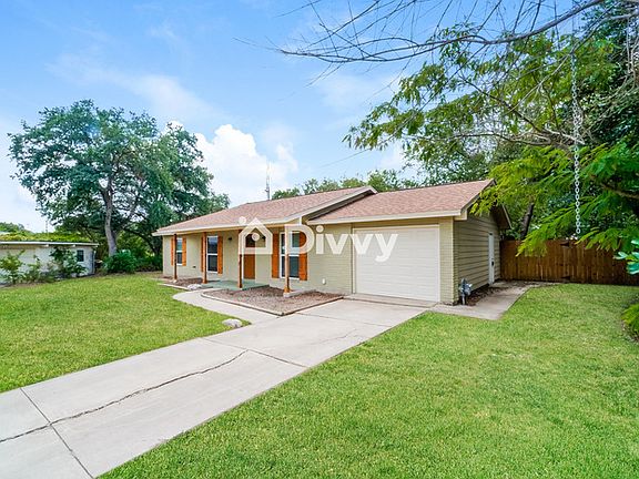 3rd image of 122 Sandy Oaks