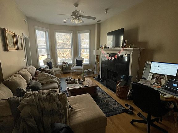 2nd image of 2764 N Lincoln Ave APT 4