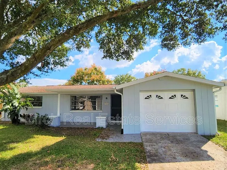 5304 Penguin Dr — Photo 2