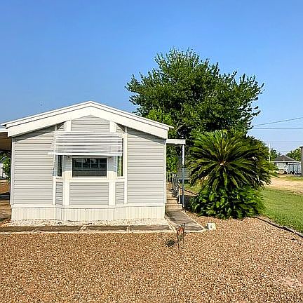 5th image of 1012 El Paseo Dr