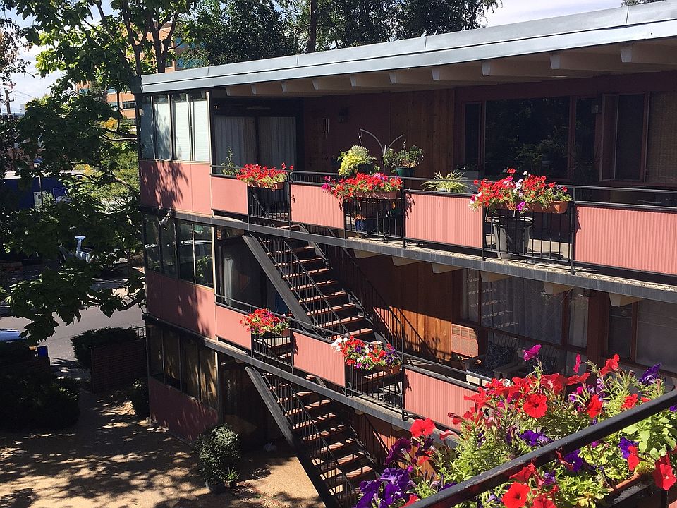 1st image of 836 N Dexter St APT 303
