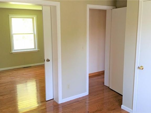 4th image of 4890 Ledyard Dr