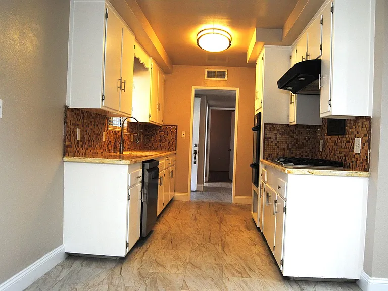 8817 Butternut Ave — Photo 3