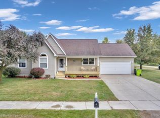 211 Colfax St, Fenton, MI 48430