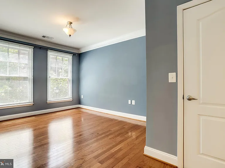 1115 Cameron St #208 — Photo 31