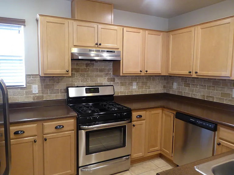 6253 Carmona Rd NW — Photo 4