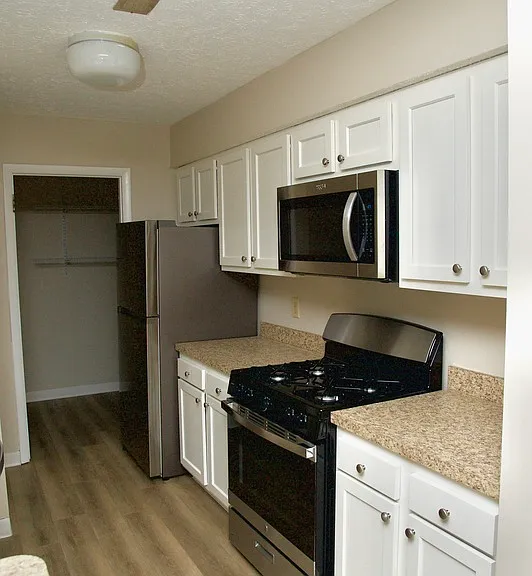 2245 Hedgerow Rd #B — Photo 14